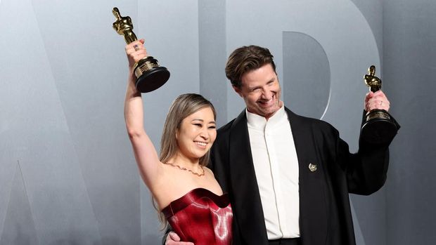 LOS ANGELES, CALIFORNIA - MARCH 15: (L-R) Maggie Kang and Chris Appelhans attend the 2026 Vanity Fair Oscar Party Hosted By Mark Guiducci at Los Angeles County Museum of Art on March 15, 2026 in Los Angeles, California.   Amy Sussman/Getty Images for Vanity Fair/AFP (Photo by Amy Sussman / GETTY IMAGES NORTH AMERICA / Getty Images via AFP)