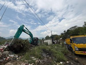 Picu Serangan Nyamuk, Eceng Gondok di Waduk Saguling Dibasmi