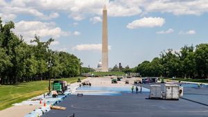 Potret Renovasi Kolam Refleksi Washington yang Jadi Sorotan