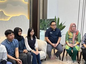 Ketua Komisi II DPR Akan Carikan Beasiswa untuk Tim Ocha Peserta LCC MPR