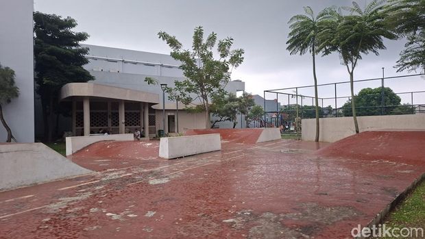 Taman Dafici, Skatepark-nya Jadi Perosotan Raksasa Saat Hujan