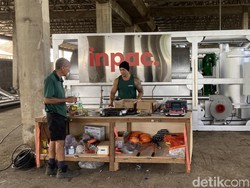 Mesin Pengolah Sampah Pirolisis di Klungkung Diawasi Ahli dari Cook Island