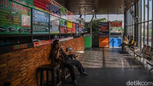 Terminal Tanjung Priok Lengang Jelang Long Weekend, Calo Tiket Menanti Penumpang