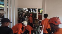 Longsor Timpa Rumah Warga di Bungo, Ibu dan 2 Anak Tertimbun