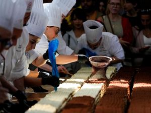 Tiramisu Sepanjang 440 Meter Pecahkan Rekor Dunia