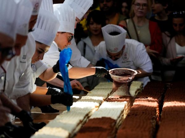 Tiramisu Sepanjang 440 Meter Pecahkan Rekor Dunia