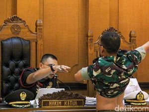 Momen Terdakwa Pamer Bekas Luka Cipratan Air Keras Buntut Siram Andrie Yunus