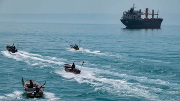 Armada 'Nyamuk' Iran Menantang Angkatan Laut AS di Selat Hormuz