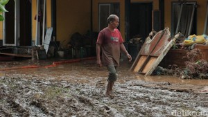 Banjir dan Longsor di Tanah Datar, 5 Rumah dan Jembatan Hanyut