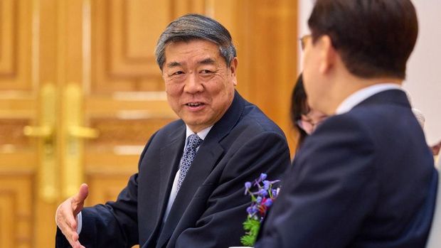This handout photo taken on May 13, 2026 and released by the Blue House shows South Korean President Lee Jae Myung (R) talking with Chinese Vice Premier He Lifeng (L) during their meeting at the presidential Blue House in Seoul. (Photo by Handout / The Blue House / AFP) / RESTRICTED TO EDITORIAL USE - MANDATORY CREDIT 