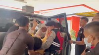 Kisah Dramatis Iis Lahirkan Bayi Kembar Saat Terjebak Macet di Cianjur