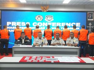 11 WNA China Jadi Penambang Emas Ilegal di Gunung Botak Maluku Dideportasi