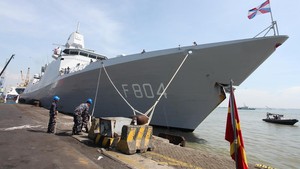 Kapal Perang Belanda HNLMS De Ruyter Bersandar di Surabaya Bawa Misi Diplomatik