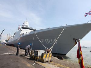 Kapal Perang Belanda HNLMS De Ruyter Bersandar di Surabaya Bawa Misi Diplomatik