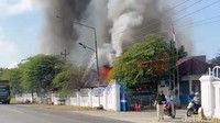 Parkiran Pabrik Ban di Purworejo Kebakaran, Ratusan Kendaraan Karyawan Hangus