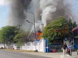 Parkiran Pabrik Ban di Purworejo Kebakaran, Ratusan Kendaraan Karyawan Hangus