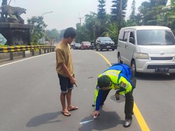 Pikap Tabrak 2 Motor di Tanjakan Selarong Puncak Bogor, 3 Orang Luka