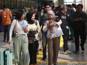 Long Weekend, Stasiun Senen Dipadati Penumpang