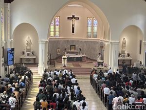 Pesan Damai Warnai Misa Kenaikan Yesus di Katedral Surabaya