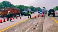 Volume Kendaraan di Tol Japek Meningkat, Contraflow Diberlakukan