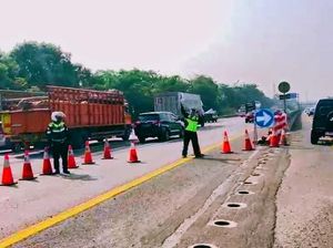 Volume Kendaraan di Tol Japek Meningkat, Contraflow Diberlakukan