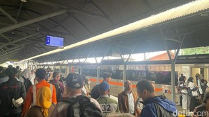Libur Panjang, 38 Ribu Penumpang Padati Stasiun Daop 8 Surabaya
