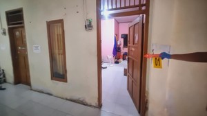 Wanita Ditemukan Membusuk di Kamar Kos Makassar, Muka Tertutup Bantal