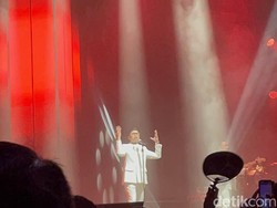 Tennis Indoor Menggema pada Malam Nostalgia Bersama Sammy Simorangkir