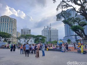 Lapangan Merdeka Medan Dipadati Pegunjung saat Long Weekend, Warga: Hemat