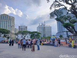 Lapangan Merdeka Medan Dipadati Pegunjung saat Long Weekend, Warga: Hemat