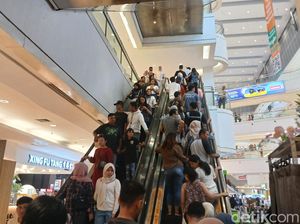 Warga Medan Serbu Mal saat Libur Hari Kenaikan Yesus Kristus