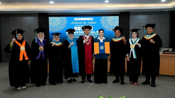 Ashanty Resmi Raih Gelar Doktor, Predikat Sangat Memuaskan