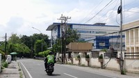 Warga Keluhkan Kabel Semrawut di Jalan RA Kartini Medan
