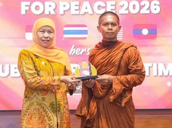 Khofifah Temui Puluhan Bhikkhu di Grahadi, Ternyata Bahas Hal ini