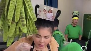 Karina Ranau Jago Masak, Laris Jualan Jukut Goreng dan Gabin di Warungnya
