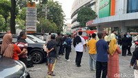 Situasi Tegang Saat Gedung PPJT RSUD dr Soetomo Surabaya Terbakar