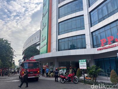 Situasi Terkini Kebakaran Gedung PPJT RSUD dr Soetomo Surabaya
