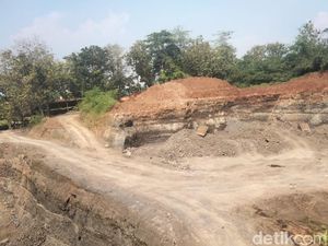 Alat Berat Menghilang dari Lokasi Galian C Ilegal Pakis Usai Ditutup Warga