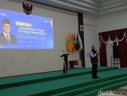 Kelakar Zulhas ke Mahasiswa NTT: Prabowo Kalah 3 Kali, Jokowi Menang Terus