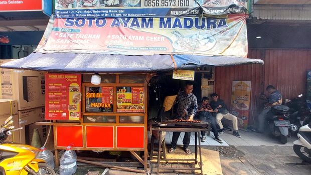 Perjuangan Haidir 13 Tahun Jualan Sate dari Trotoar ke Ruko di Mayestik