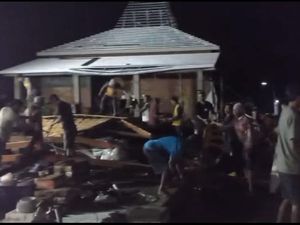 Diterjang Puting Beliung, Rumah Warga di Sugio Lamongan Rata dengan Tanah