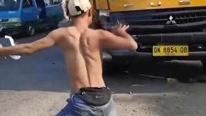 Viral Sopir Tronton Kesurupan Usai Kecelakaan di Karawang, Begini Faktanya