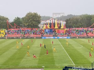 Main di Kandang, Semen Padang FC Dibantai Persebaya 7  Gol Tanpa Balas