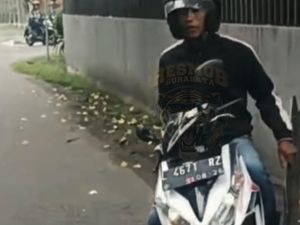 Pria Sampang Ditangkap Usai Curi Kursi Besi Pemkot Surabaya