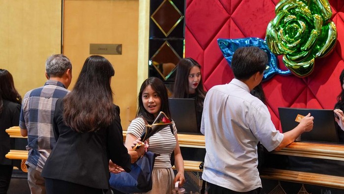 The Trans Luxury Hotel Surabaya Sambut Tamu Pertama