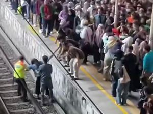 Video Viral Penumpang Jatuh dari Peron Stasiun Manggarai, Ini Kronologinya