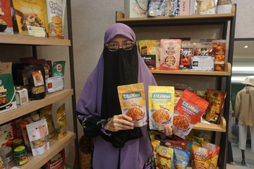 Berita dari Detik Finance: Camilan Bawang Goreng yang Membuat Uli Cuan Jutaan Rupiah dari Rumah