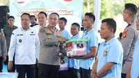 Berdayakan Kelompok Tani, Polda Sumsel Beri Bantuan Benih Jagung hingga Alat Mesin