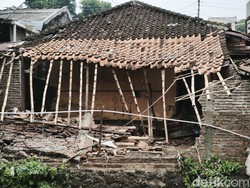 Rumah Tukang Reparasi Sofa di Semarang Rusak Parah Kena Banjir