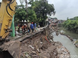 Talud Sungai Silandak di Semarang Barat Remuk Usai Diguyur Hujan Deras